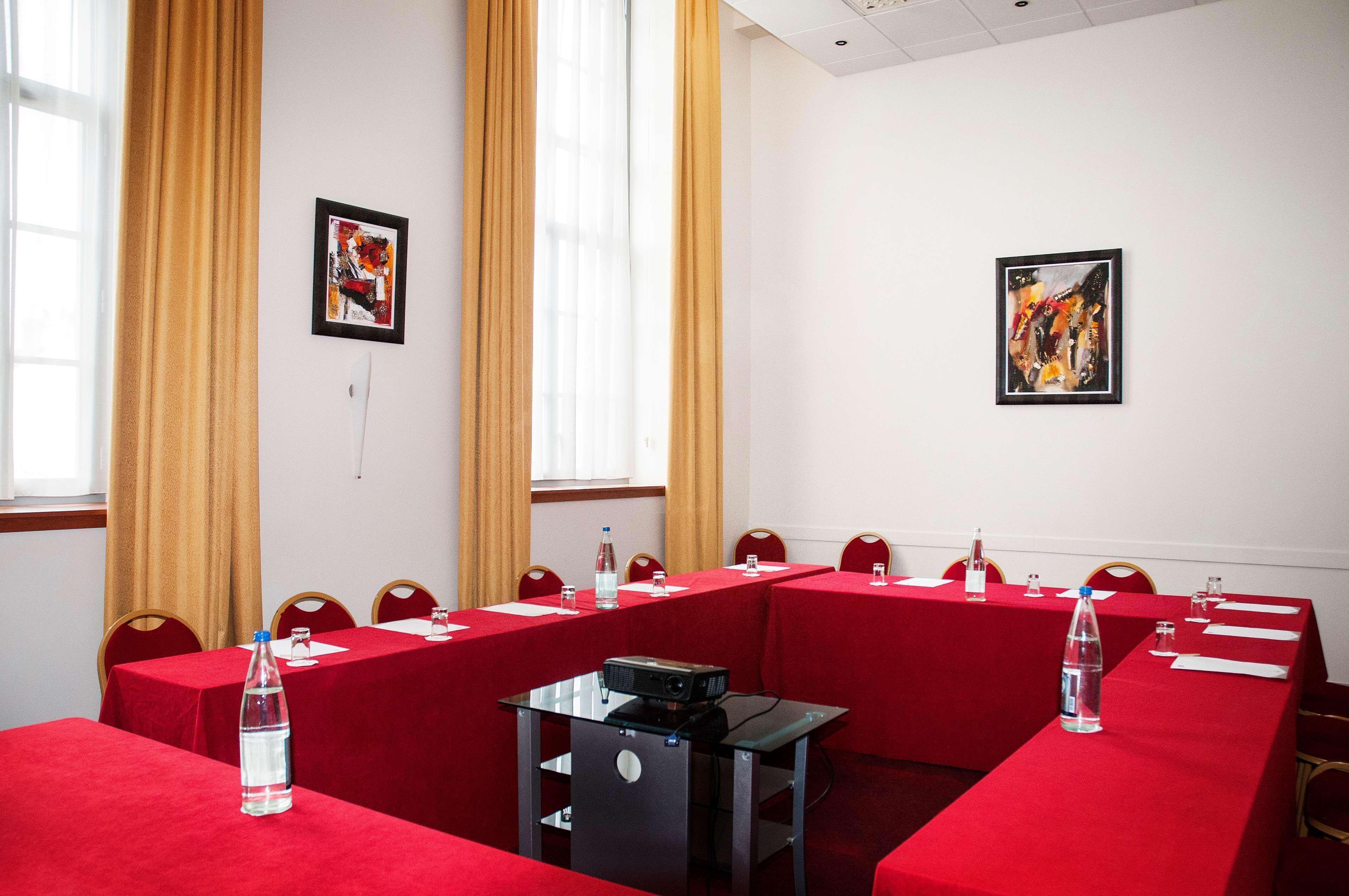 Best Western Plus Hotel Colbert Châteauroux Εξωτερικό φωτογραφία