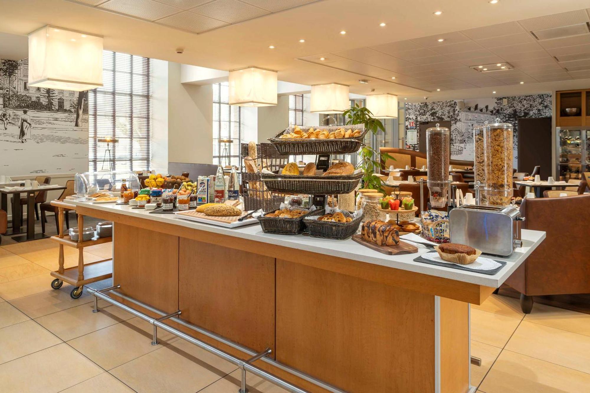 Best Western Plus Hotel Colbert Châteauroux Εξωτερικό φωτογραφία